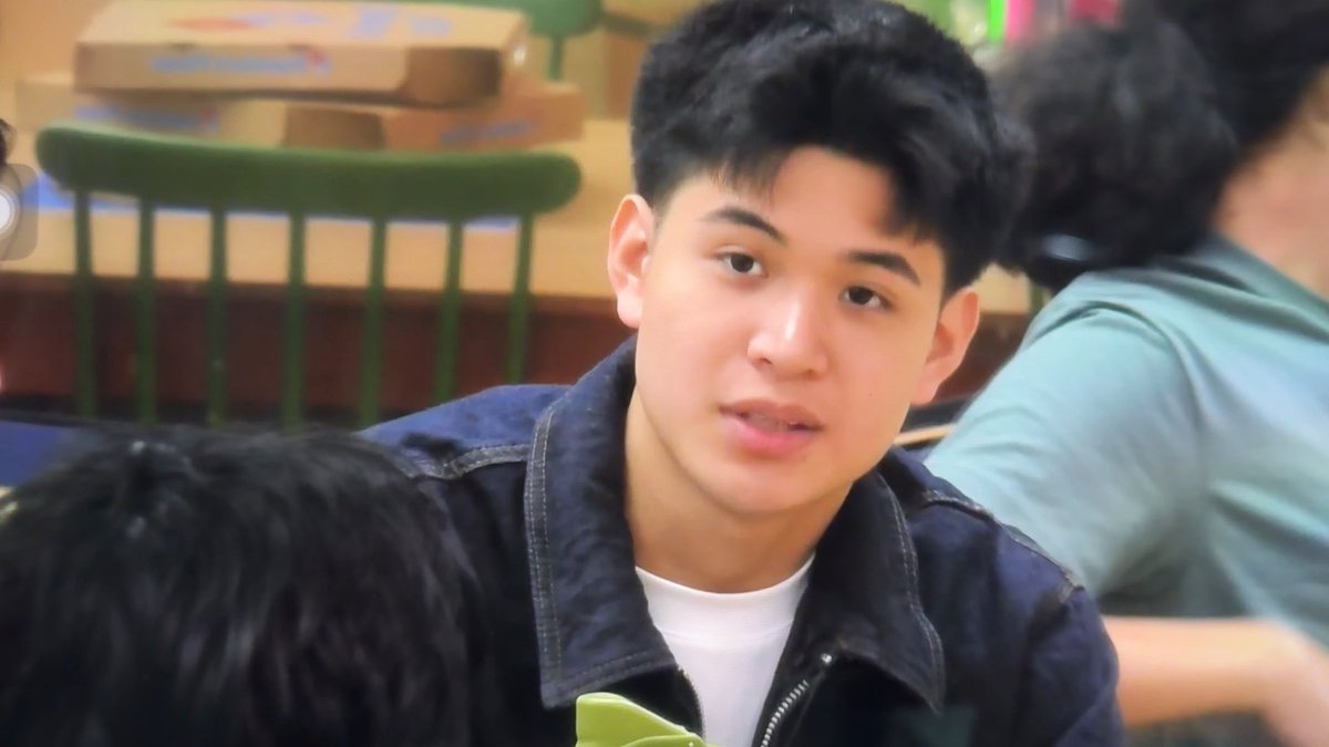 SEVEN COMMANDMENTS DAW MERON SA BIBLE SABI NI CALIX! 😭😭😭 calix: “we believe in seven commandments.” primo: “seven??” / nang ulit ulit raheel: “sampu yun pare. islam na ako alam ko.” calix: “hindi na kasi ako catholic.” good thing na correct sya! #PBBCollab3point0