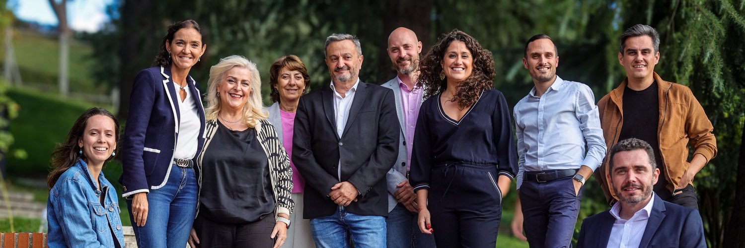 Reyes Maroto's banner