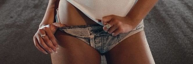 calcinha jeans da tate mcrae's banner