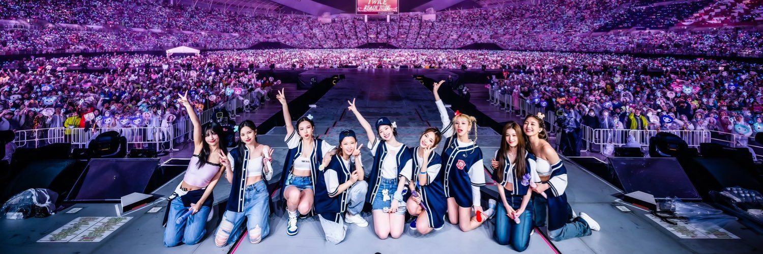 Jeongyeon World's banner