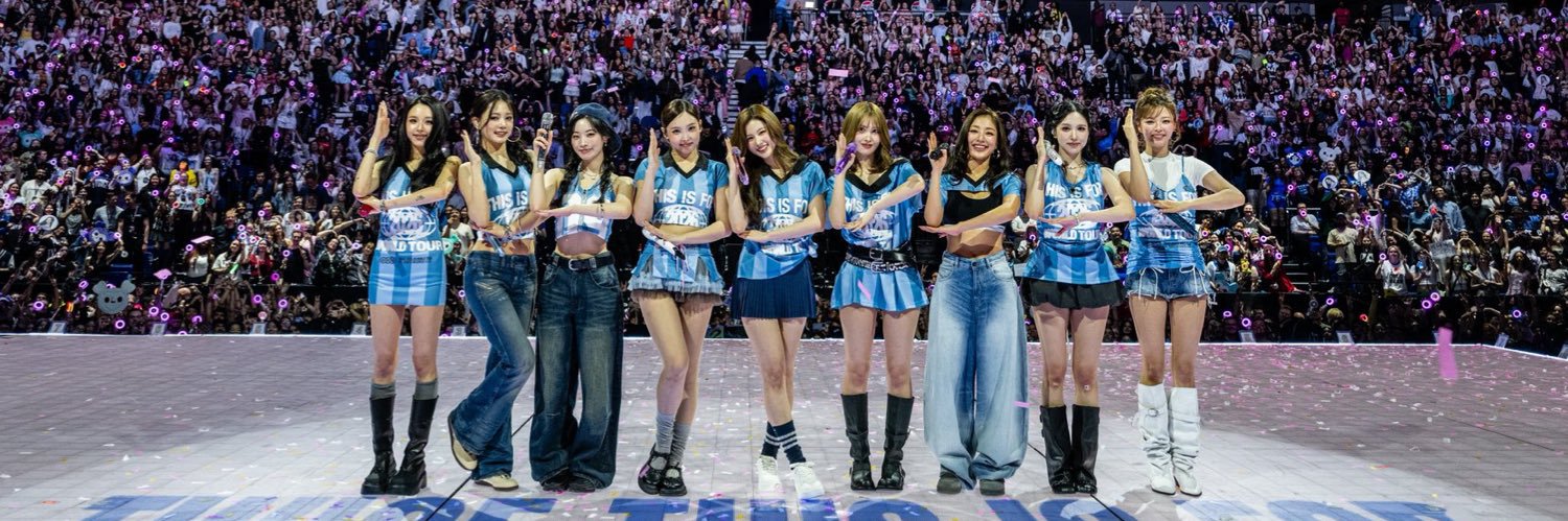 Jeongyeon World's banner