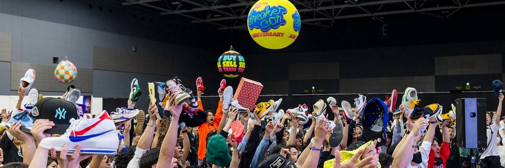 Sneaker Con's banner