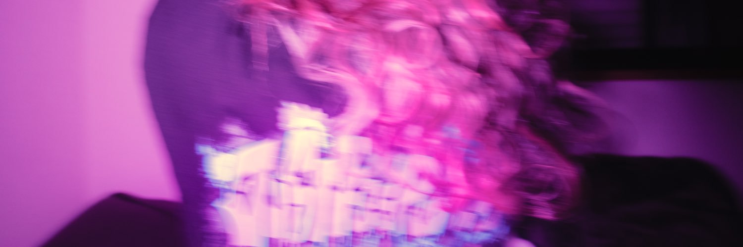 茉央(ねお)@目立つ陰キャ🐰's banner