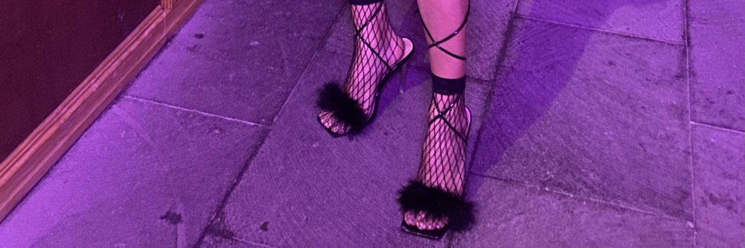 victoria lara🦋's banner