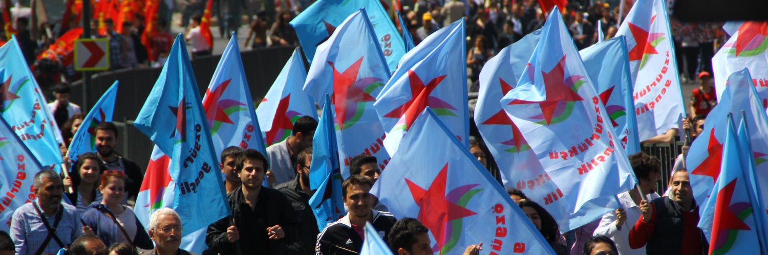 Özgürlükçü Gençlik's banner