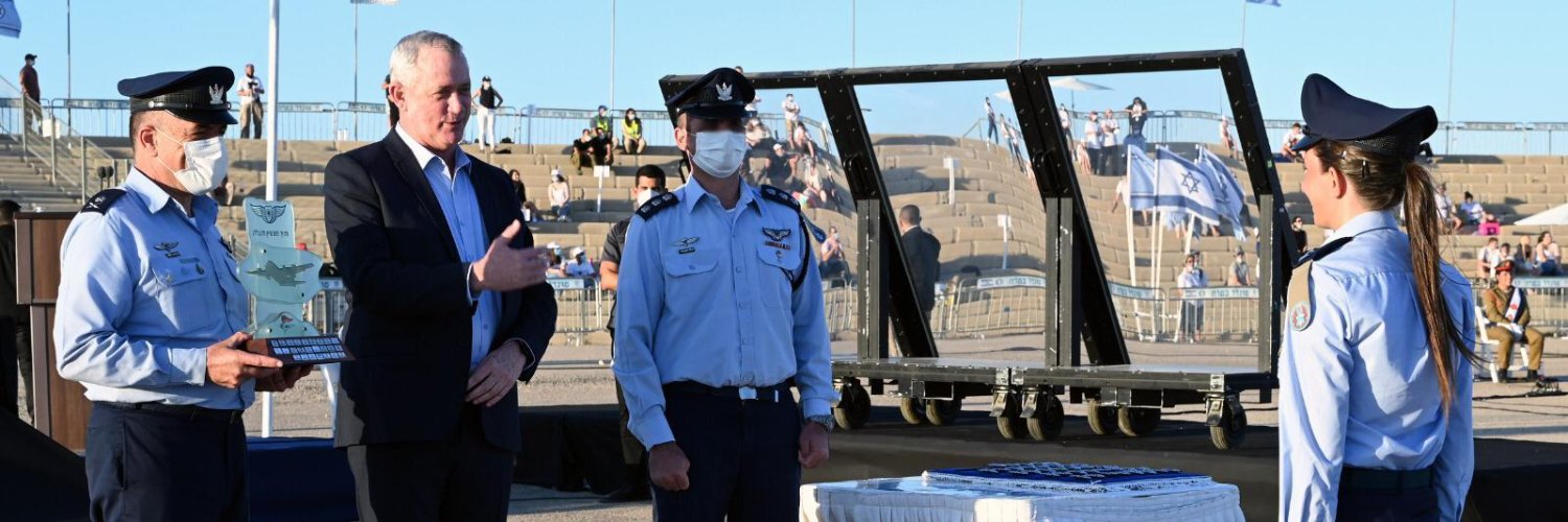 בני גנץ - Benny Gantz's banner