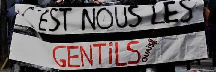 No Pasaran No Border No Nation's banner