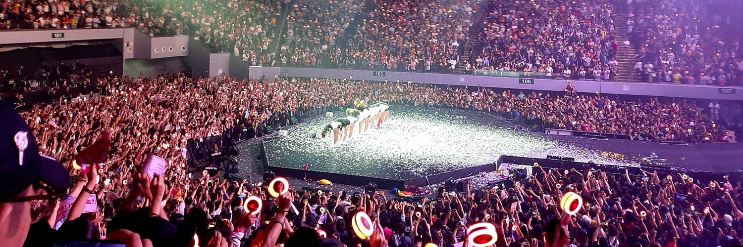 《J》's banner