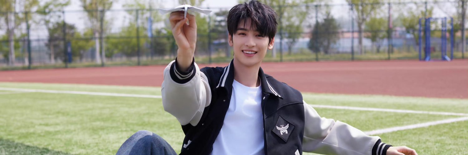 Huang JunJie TH 💛's banner