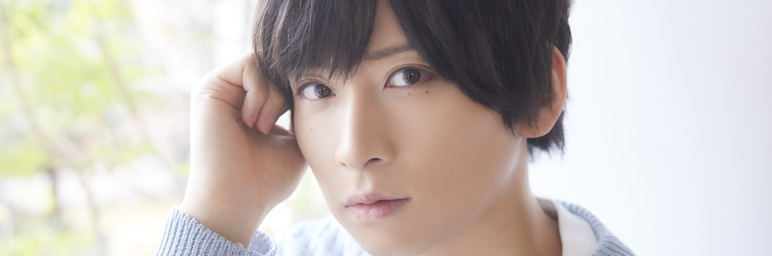 荒牧慶彦 official's banner