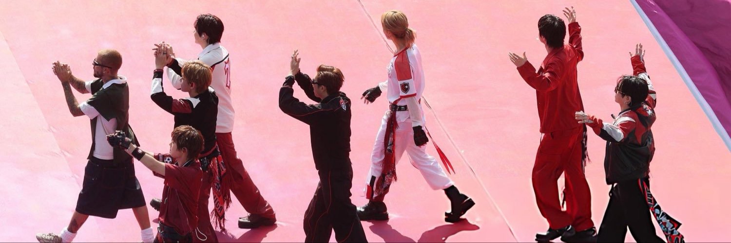 steph viu o bts 2x's banner