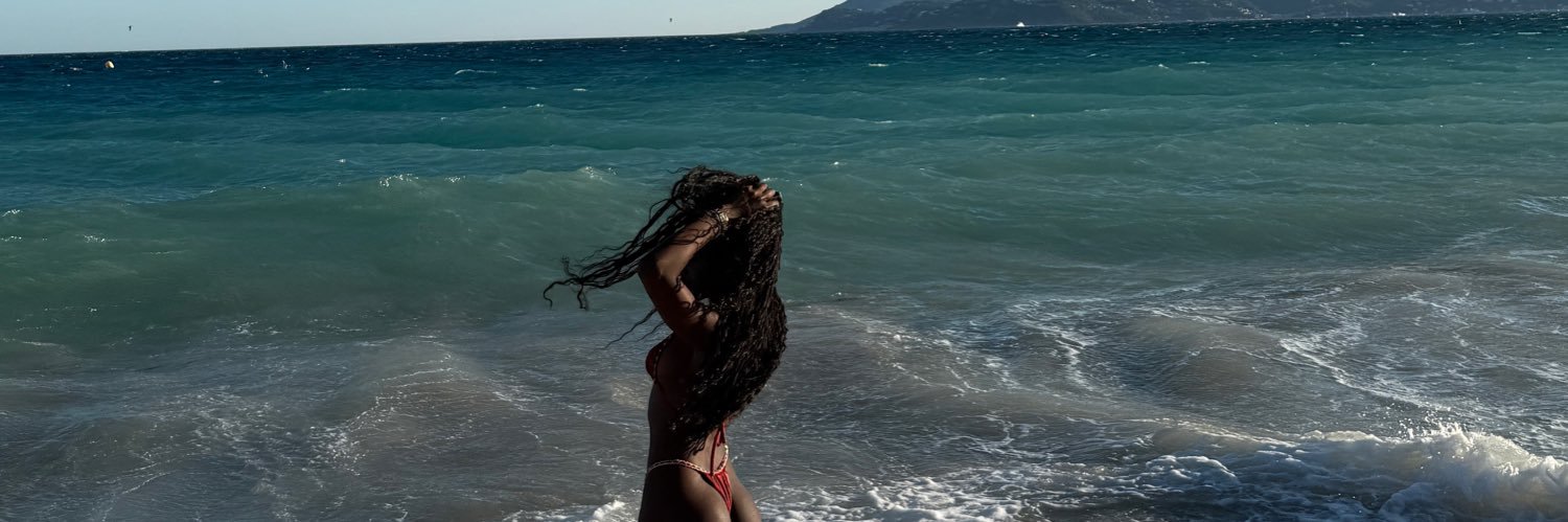 Naomi Neveu 🥀's banner