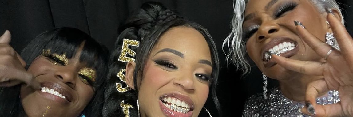 Janelle 🖤🥀's banner