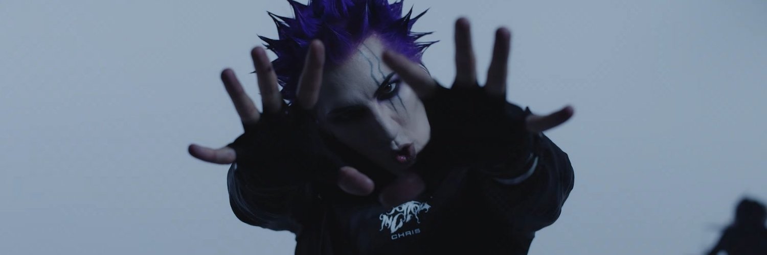 𝒩𝒶𝓃𝒹𝒶🦇| 𝔇𝔢𝔠𝔞𝔡𝔢𝔰🖤🥀's banner