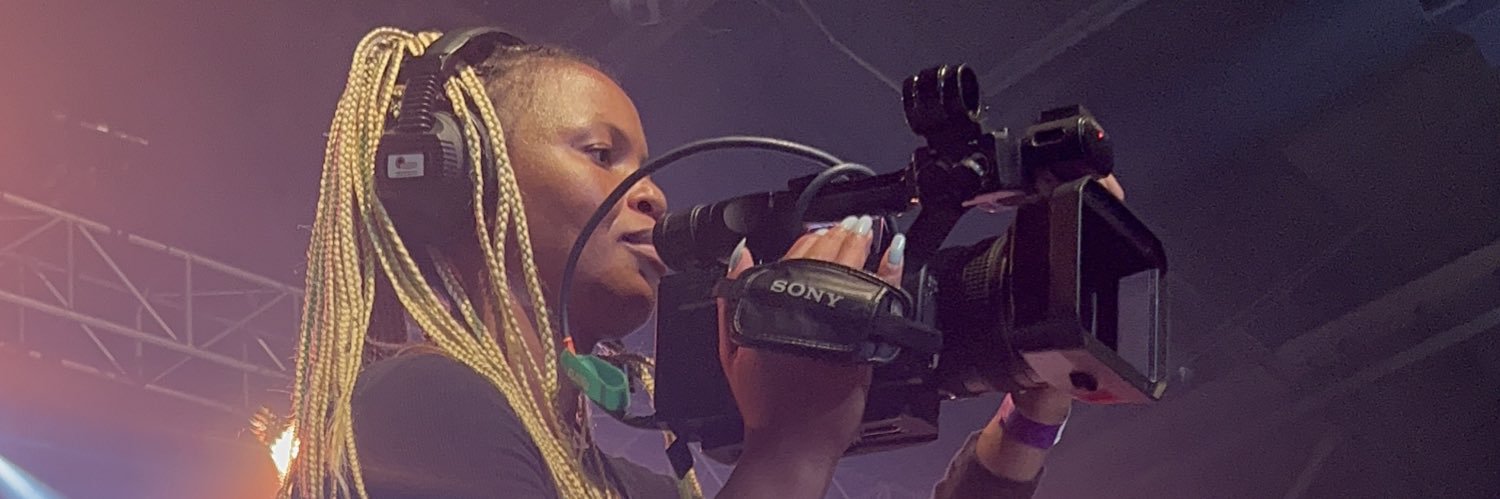 🇿🇦Ⓜ⍶∩ⓓⓎ Ndlela KaMaMlobeli Camera🎥 Lady's banner