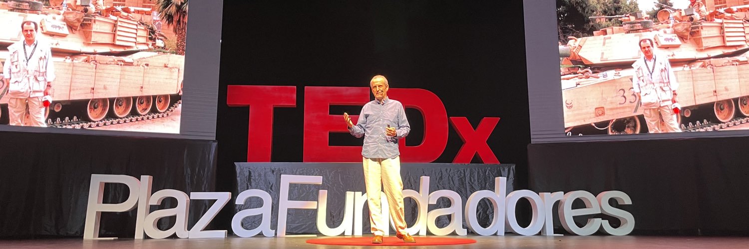 Pablo Latapí's banner