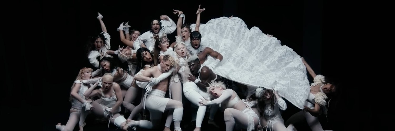 𝑀𝒾𝓀𝓎 ✨'s banner