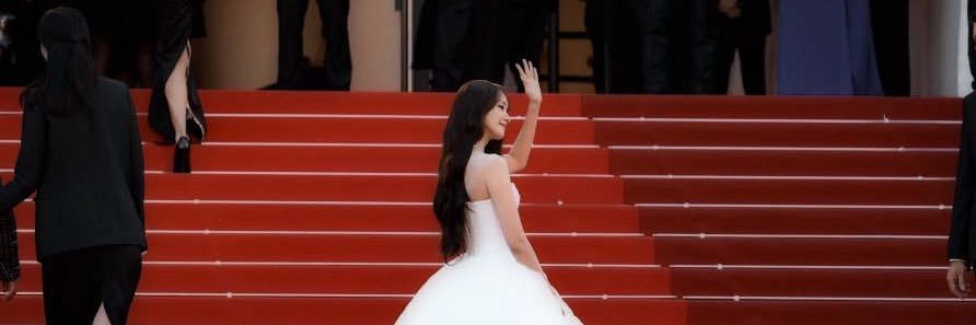 융's banner