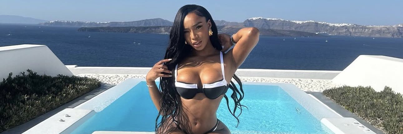 Karinedolls🏝's banner