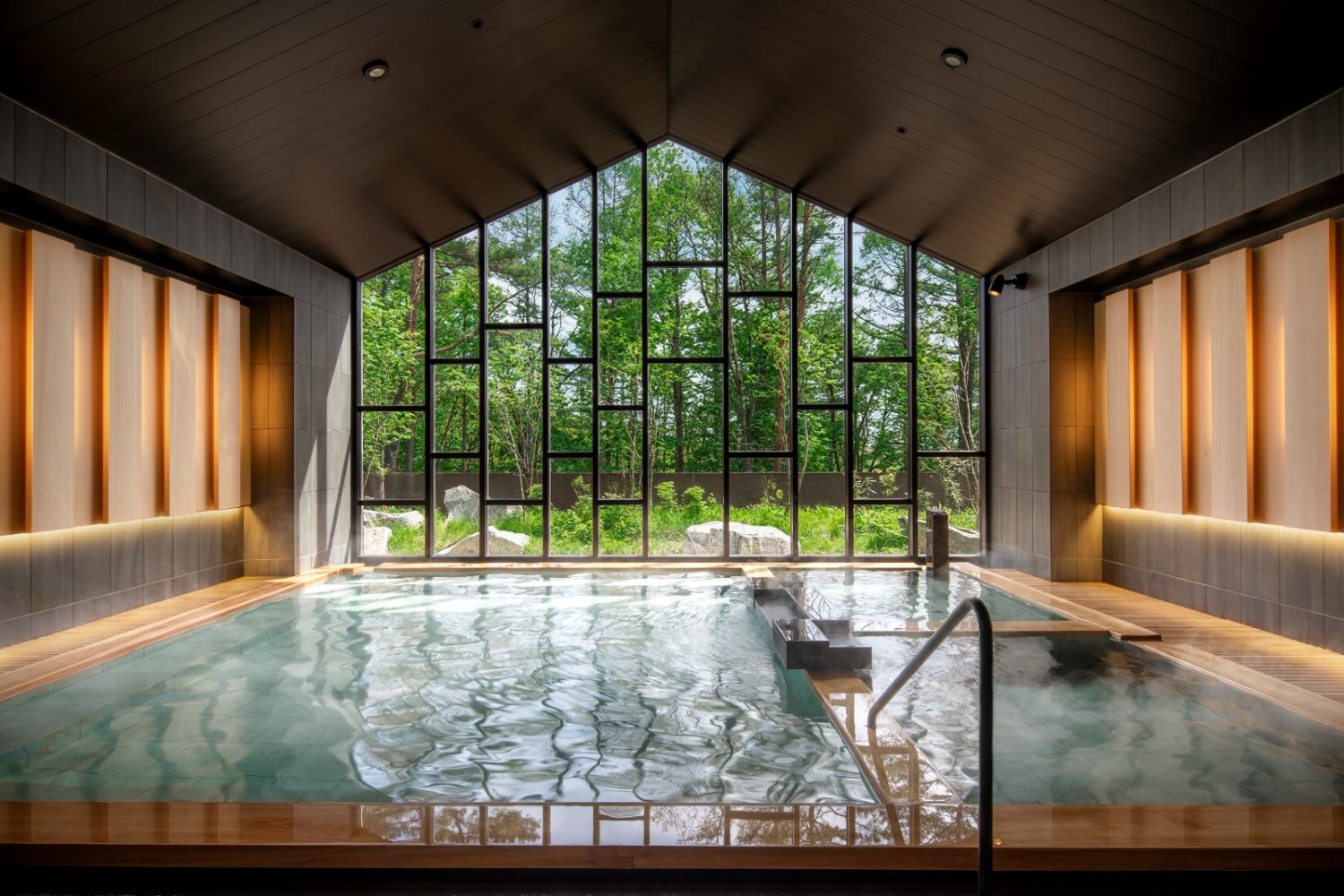 星野リゾート Hoshino Resorts's banner