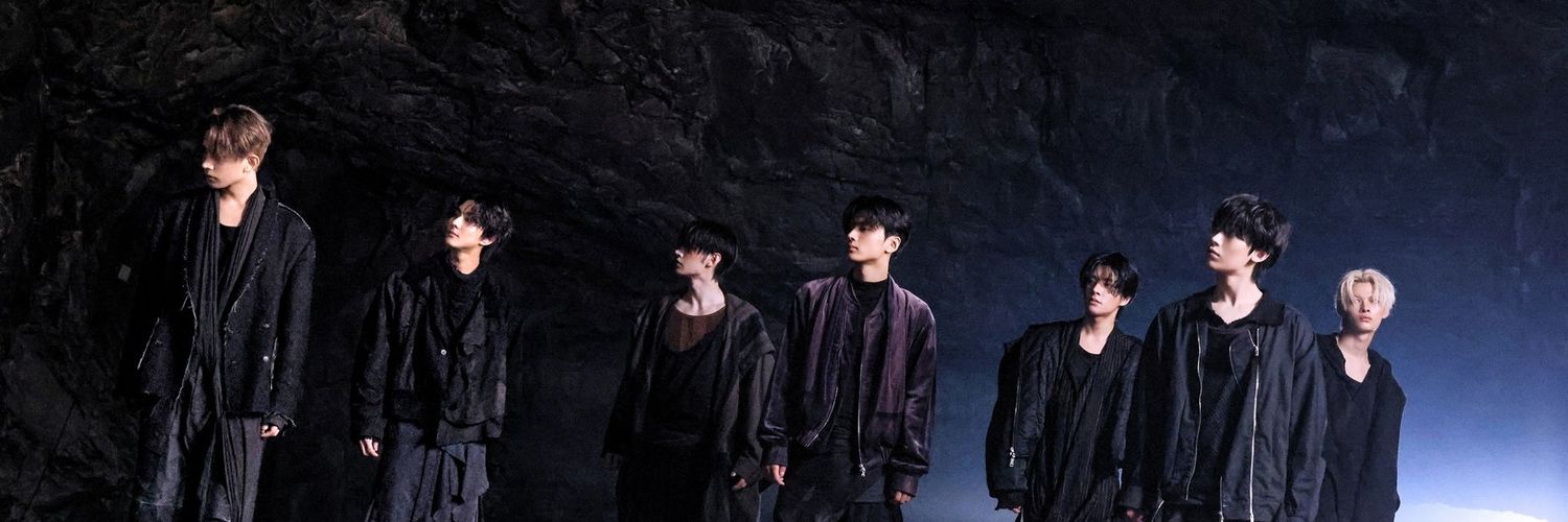 vic ⁷ ; VERÁ A ENHYPEN's banner