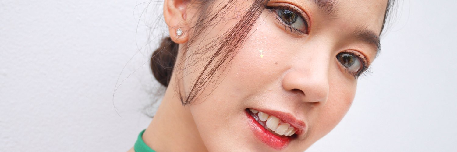 Wi Rujira (นุ้งวิรีวิวเว่อร์)'s banner