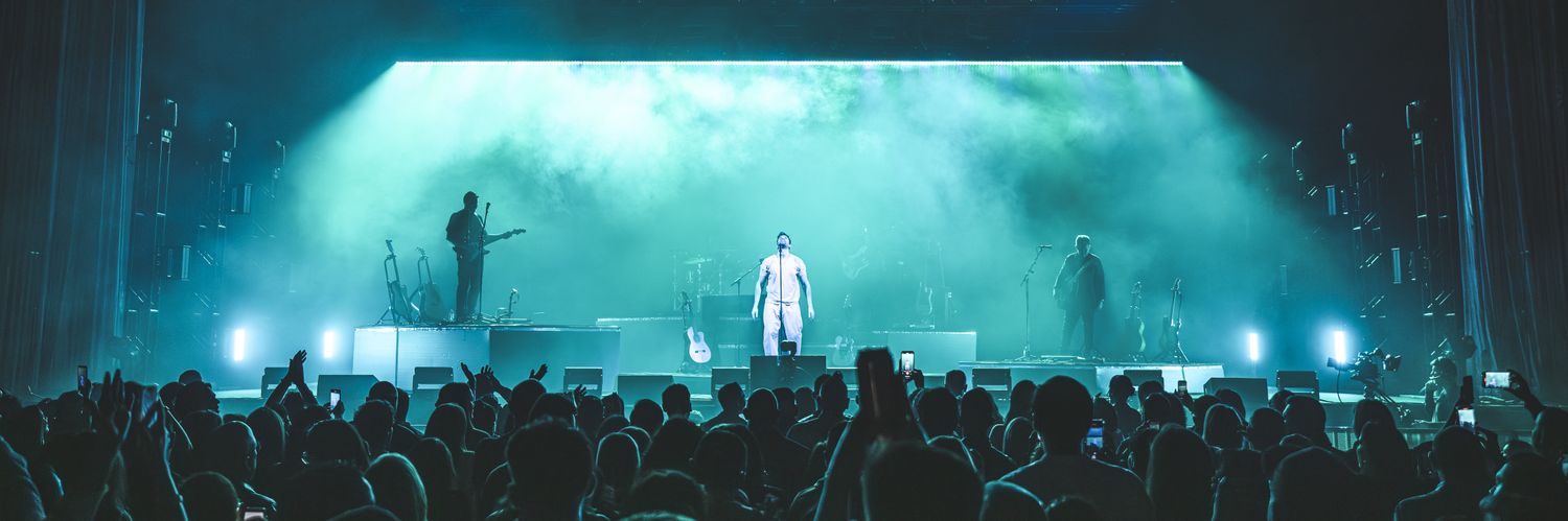 Pablo Alborán's banner