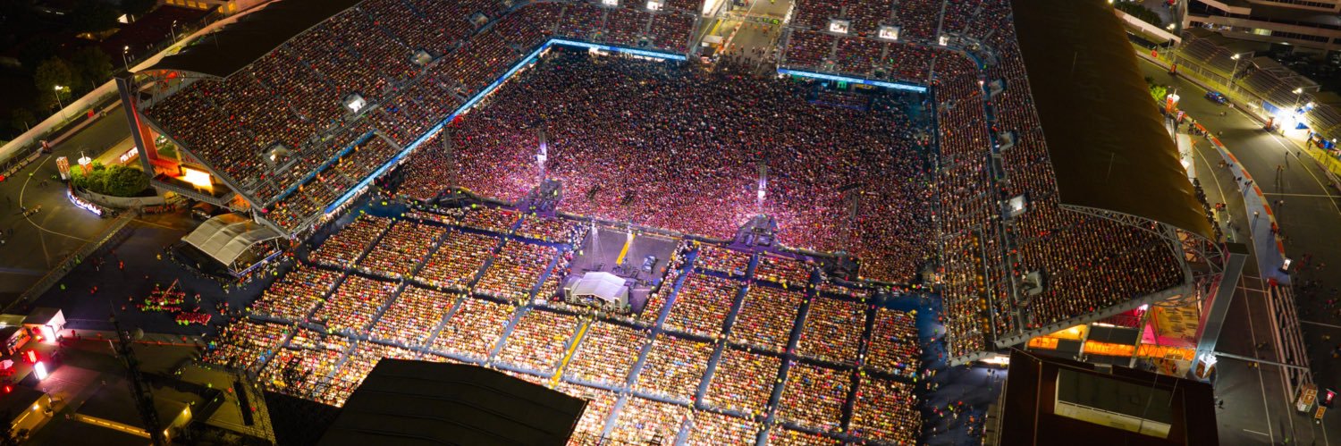 Marco Antonio Solís's banner