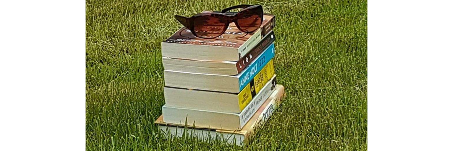 Bookaholic Bex's banner