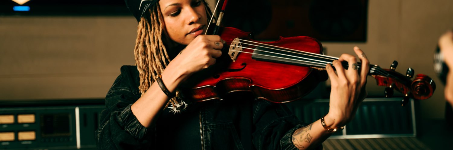 Ashilee Ashilee🎻👩🏽‍💻🔊's banner