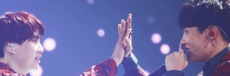 no labels, just 2seok's mic screamer ⁷ SEEING BTXT's banner