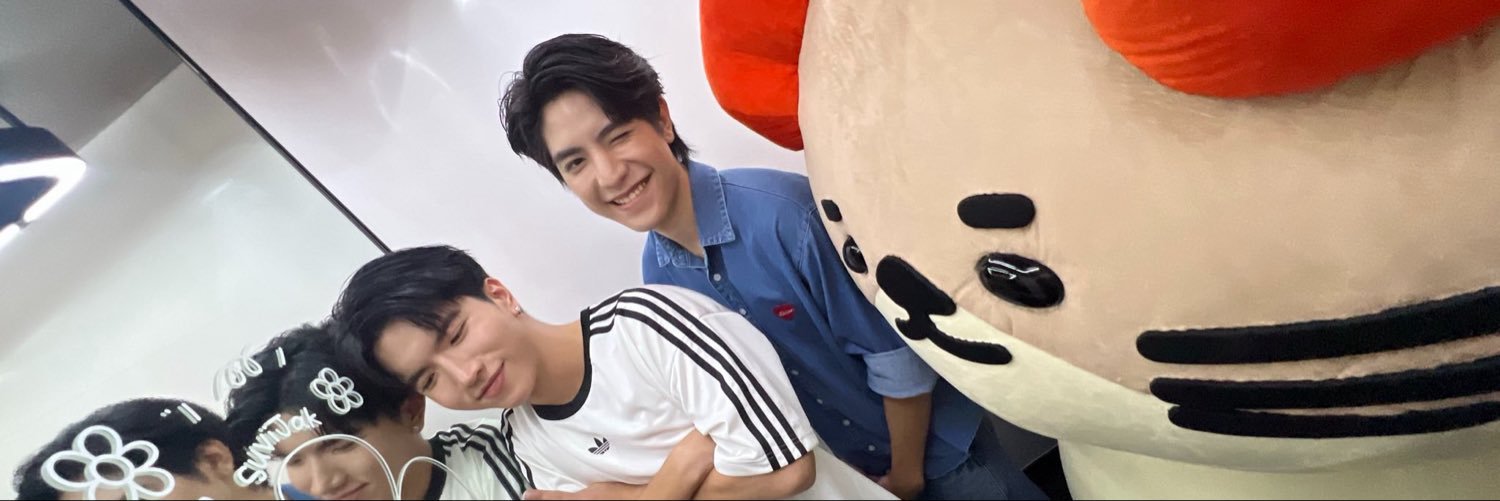 arv 🐱's banner