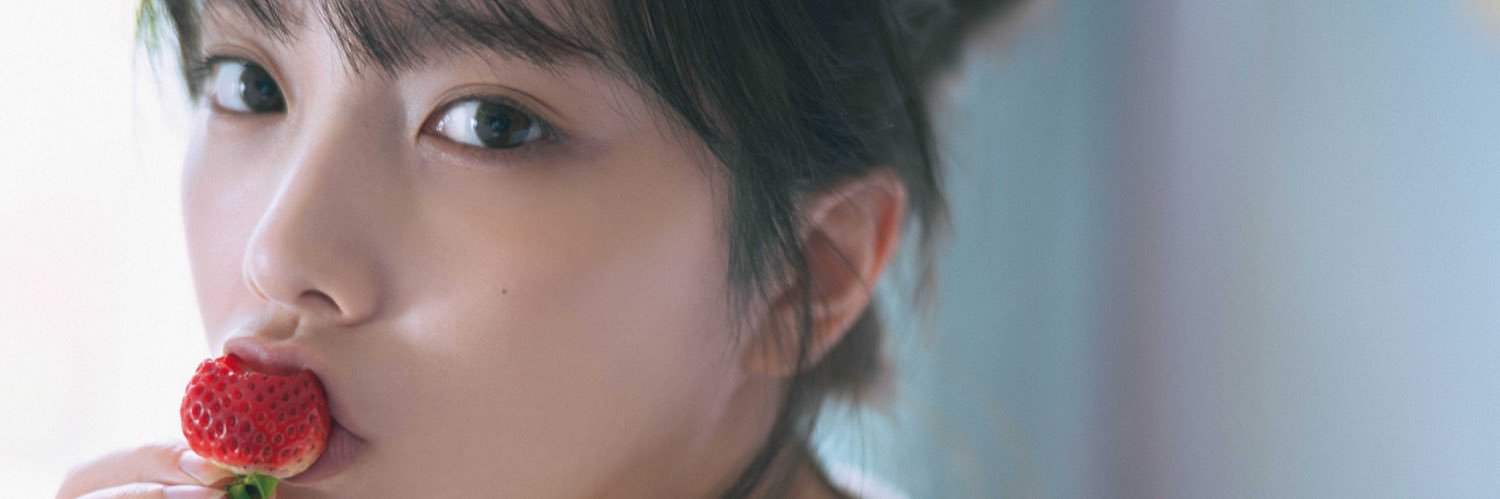 乃木坂46与田祐希3rd写真集『ヨーダ』発売中【公式】's banner