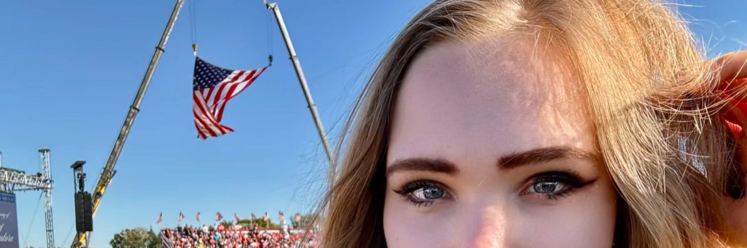 Naomi Seibt's banner