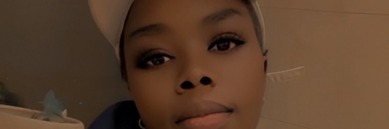 CAROL LIZZY 🌸🫧's banner