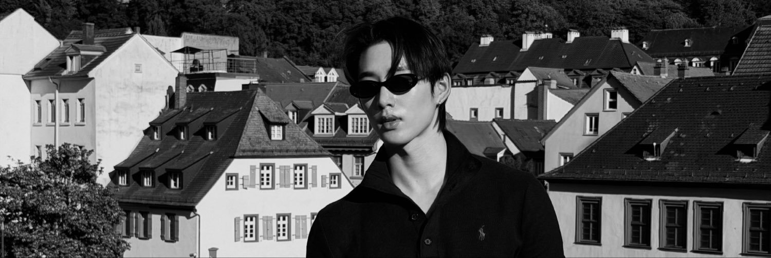 у's banner