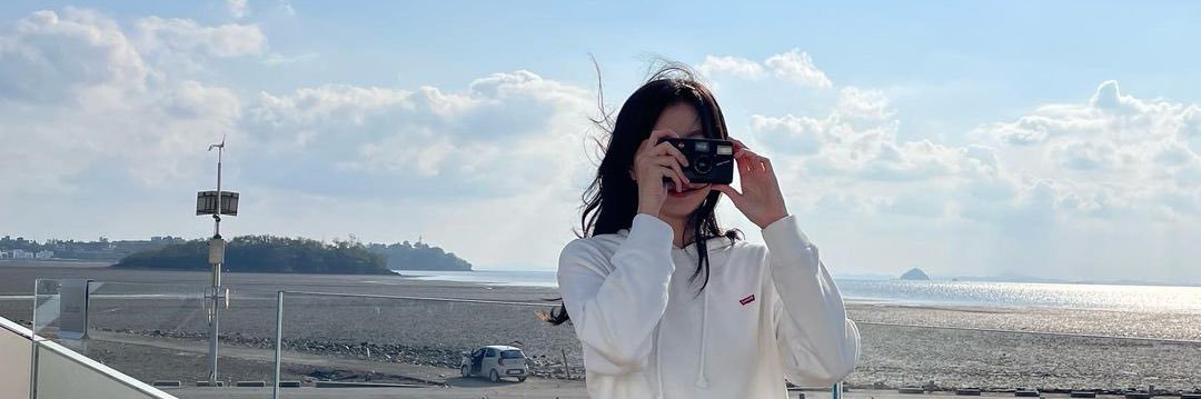 여느's banner