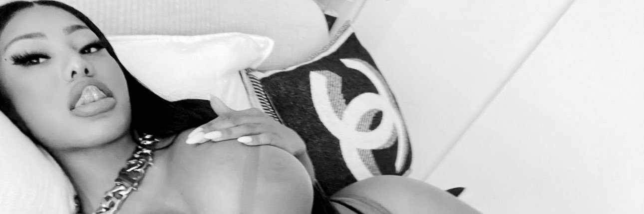 D's banner
