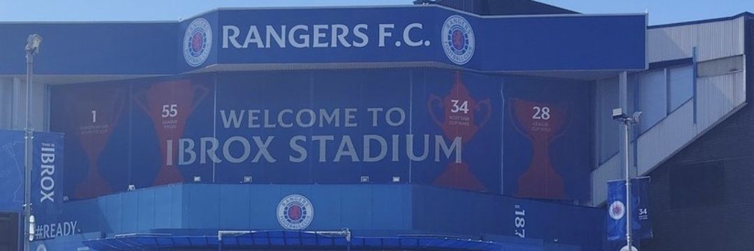 Dee and the dug 🐕's banner