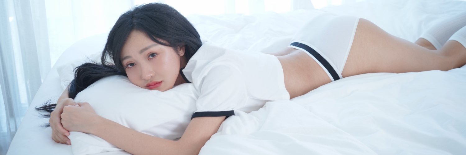 Clara Dao's banner