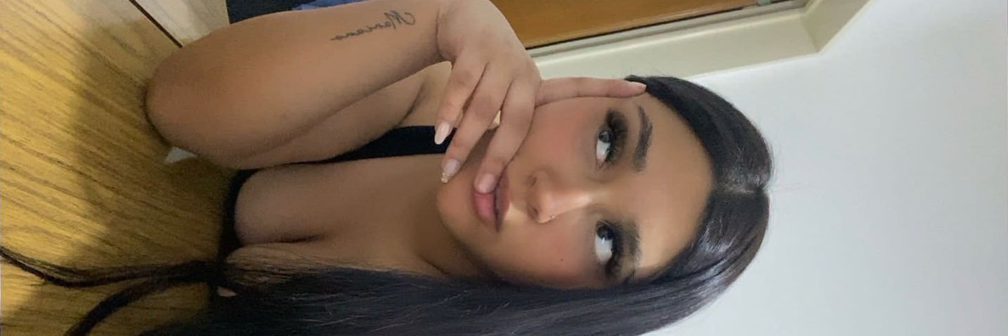 Ariana🤍's banner