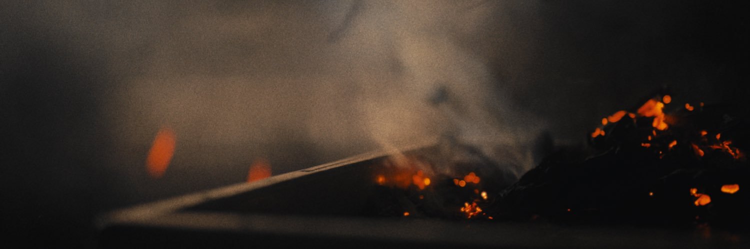 D E R E's banner