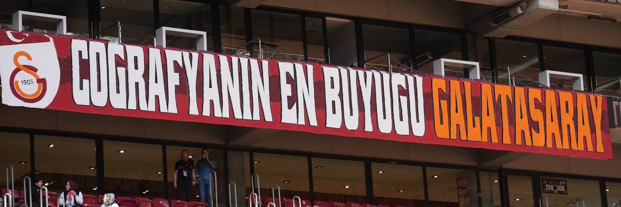 HİRA⁰¹💛❤️'s banner