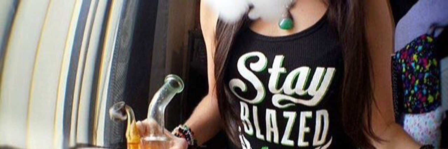 Stoner Chicks ™'s banner