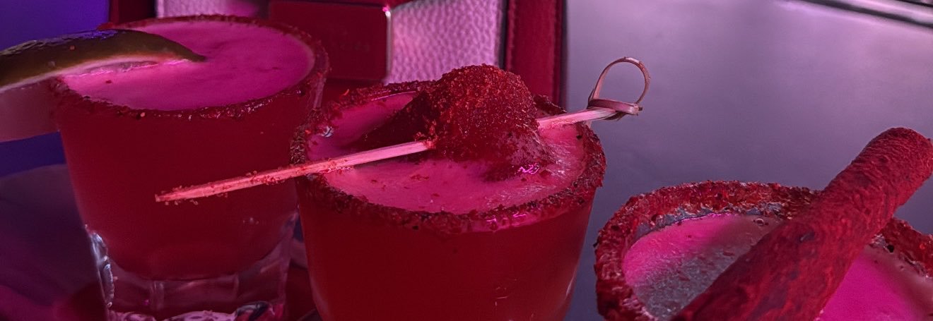 V A L E R I A 💋's banner