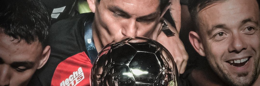 Mundo Colón's banner