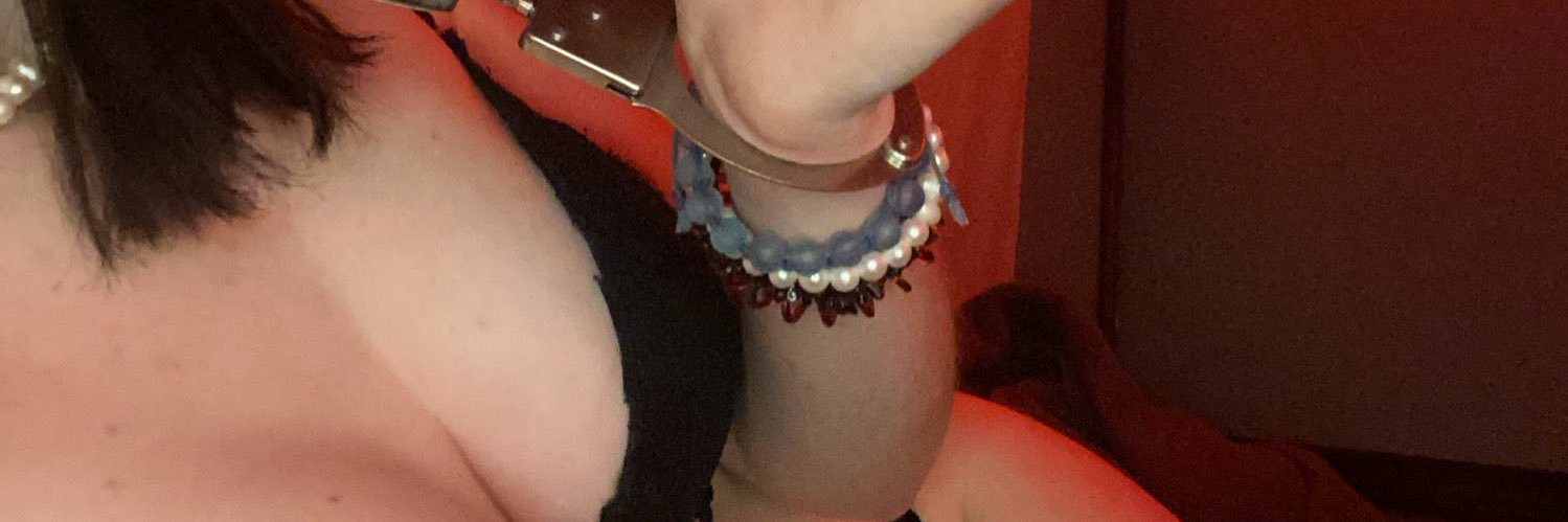 18 year old slut 🫦's banner