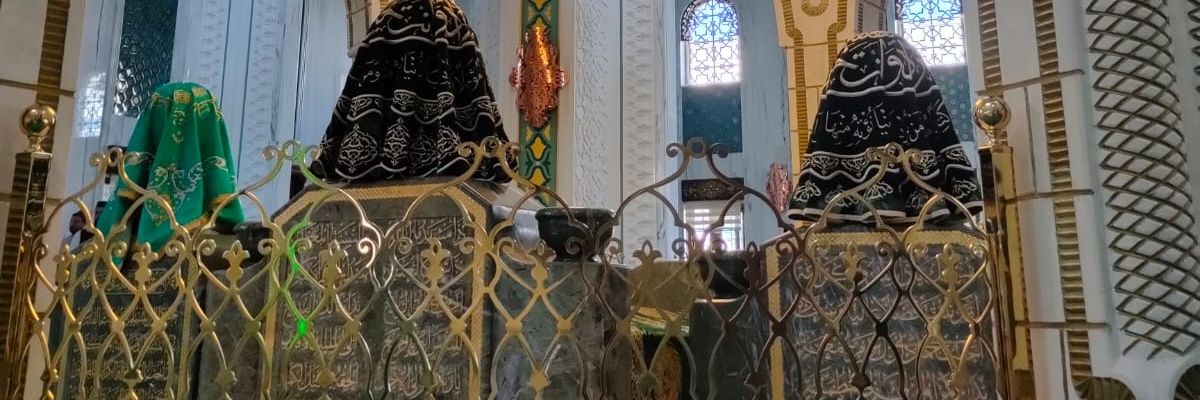 Meknûn's banner