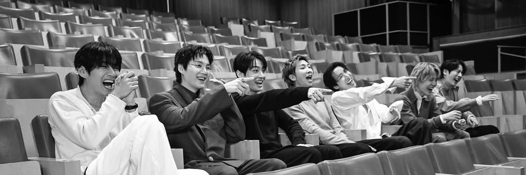 ᴮᴱ S⁷ is seeing BTS's banner