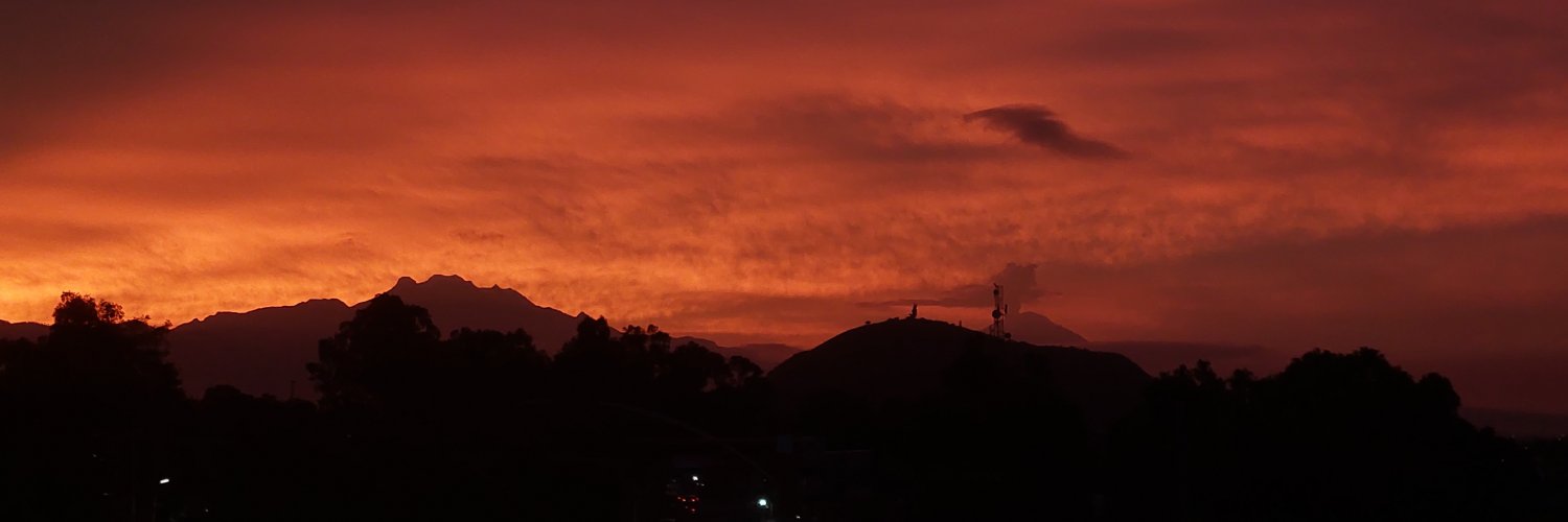 Iván 🌙's banner